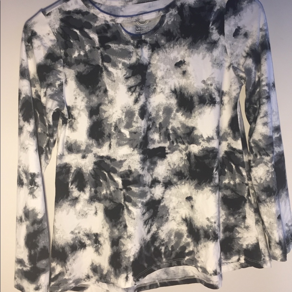 A marble Long sleeve shirt